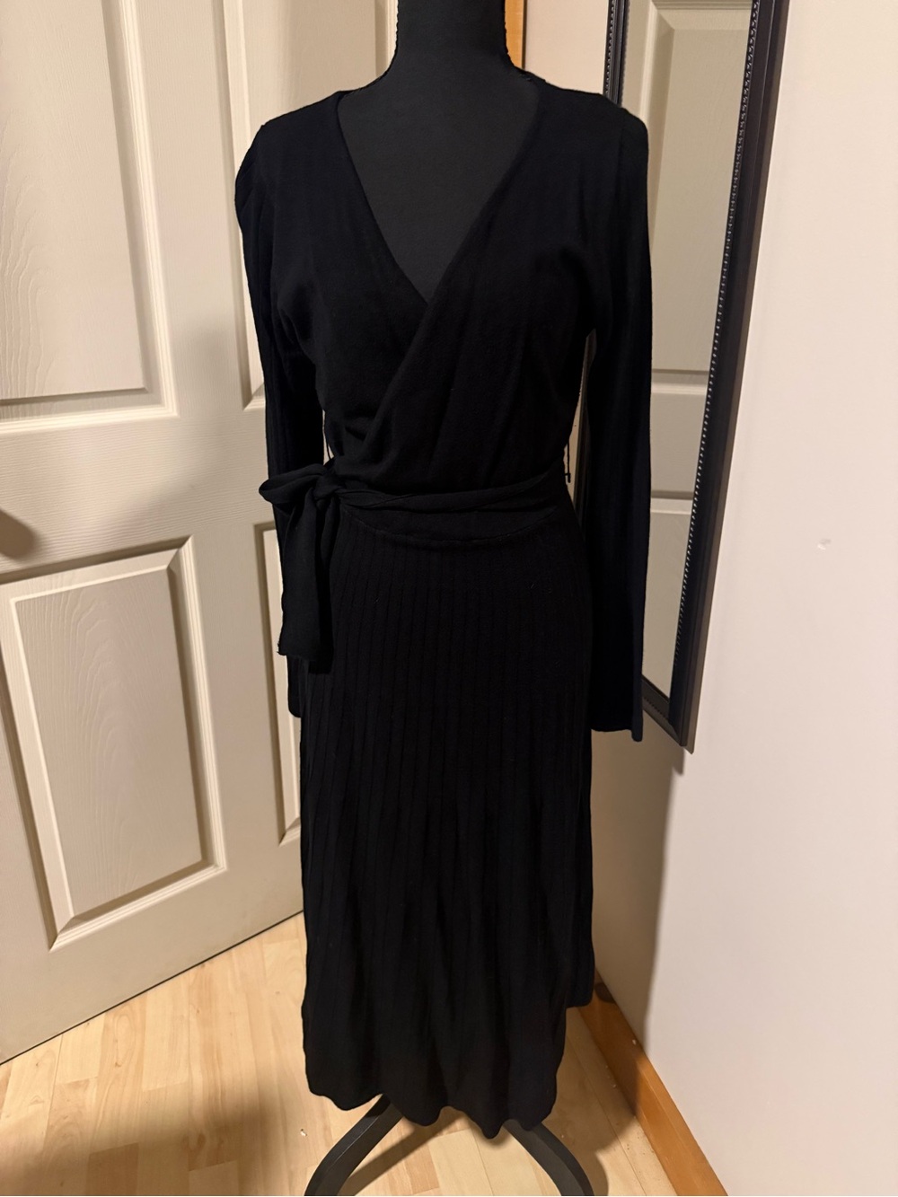 Classic Black Wrap-Style Long Sleeve Sweater Dress, Size L